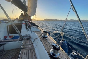 Alcudia: Sailing Yacht Excursion with Wine & Tapas