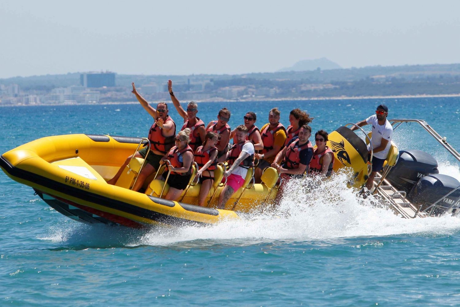 Alcudia: Schnellboottour durch den Norden Mallorcas & Hotelabholung