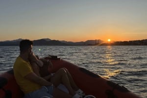 Alcudia: Observação de golfinhos ao nascer do sol em lancha