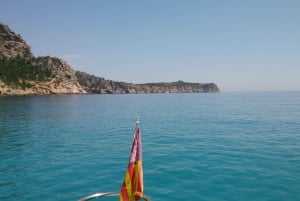 Alcudia: Passeio de barco ao pôr do sol com bebidas, SUP e snorkel