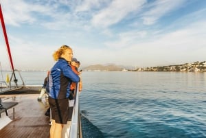 Alcudia: Sunset Catamaran Tour with Dinner and Snorkeling