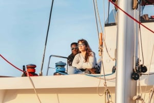 Alcudia: Tour in catamarano al tramonto con cena e snorkeling