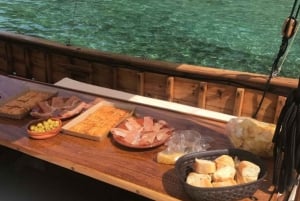 Alcudia: Traditional Mallorcan Boat Tour with Tapas & Drinks