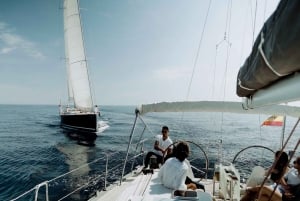 Alcudia: Excursión en velero de día completo, todo incluido y único