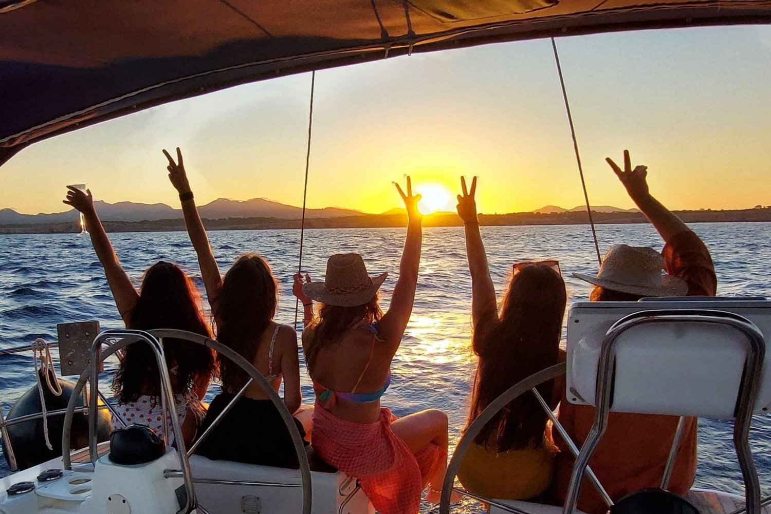 Alcudia: viaggio romantico in barca a vela al tramonto con formula all-inclusive