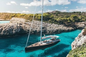 Alcudia: Passeio de barco romântico ao pôr do sol com tudo incluído