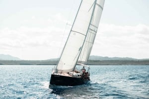 Alcudia: Passeio de barco romântico ao pôr do sol com tudo incluído