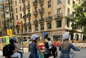 Barcelona Vespa Tour: City Highlights in 3 Hours