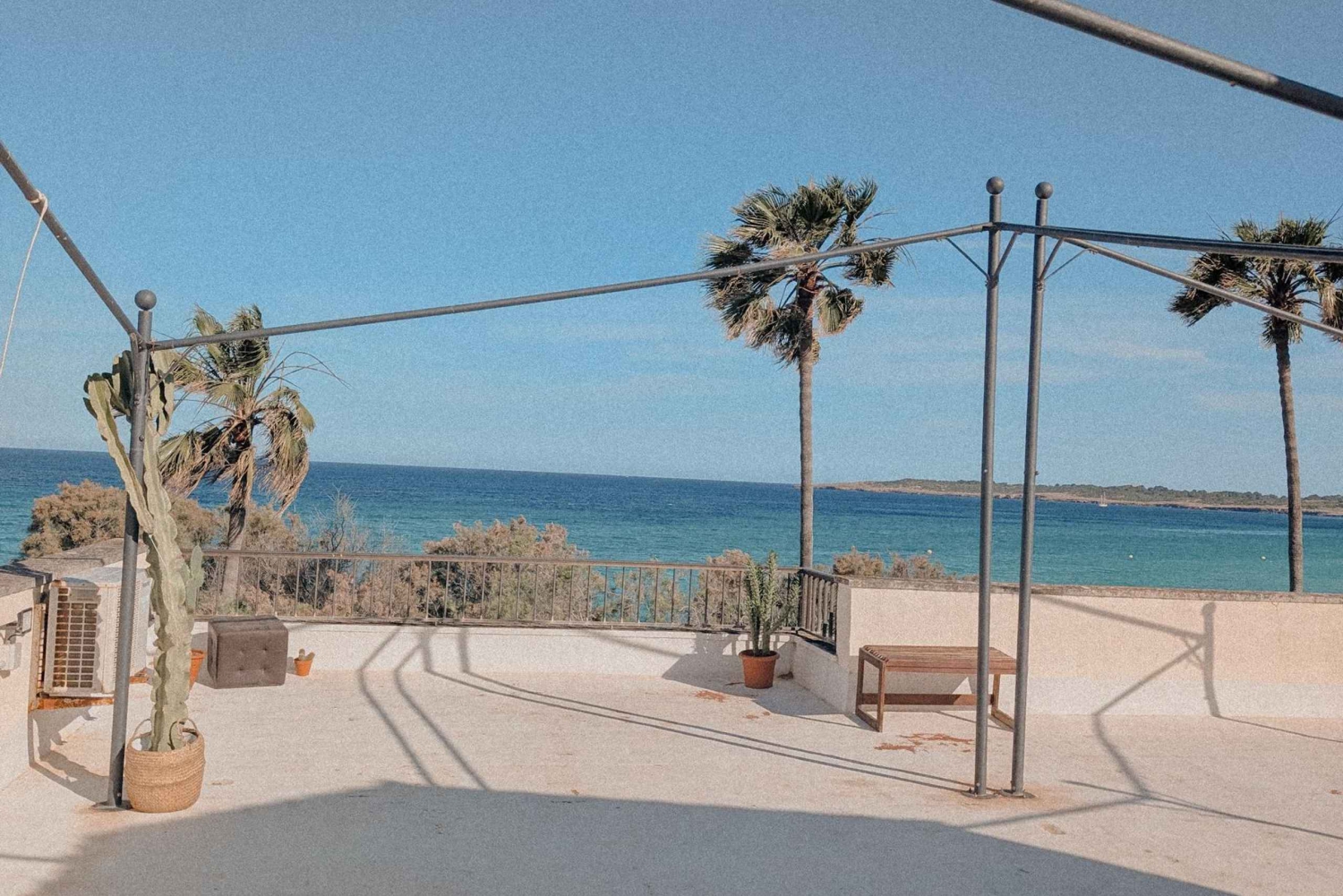 Cala Millor: Cava & Canvas Art Night at Coconut Shack