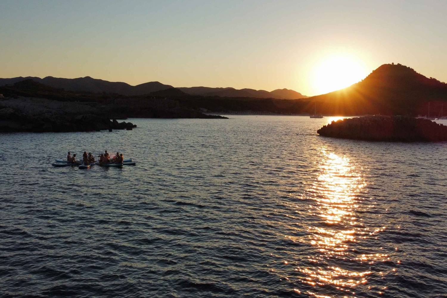 Cala Ratjada: Experiencia privada de SUP al atardecer con bebidas