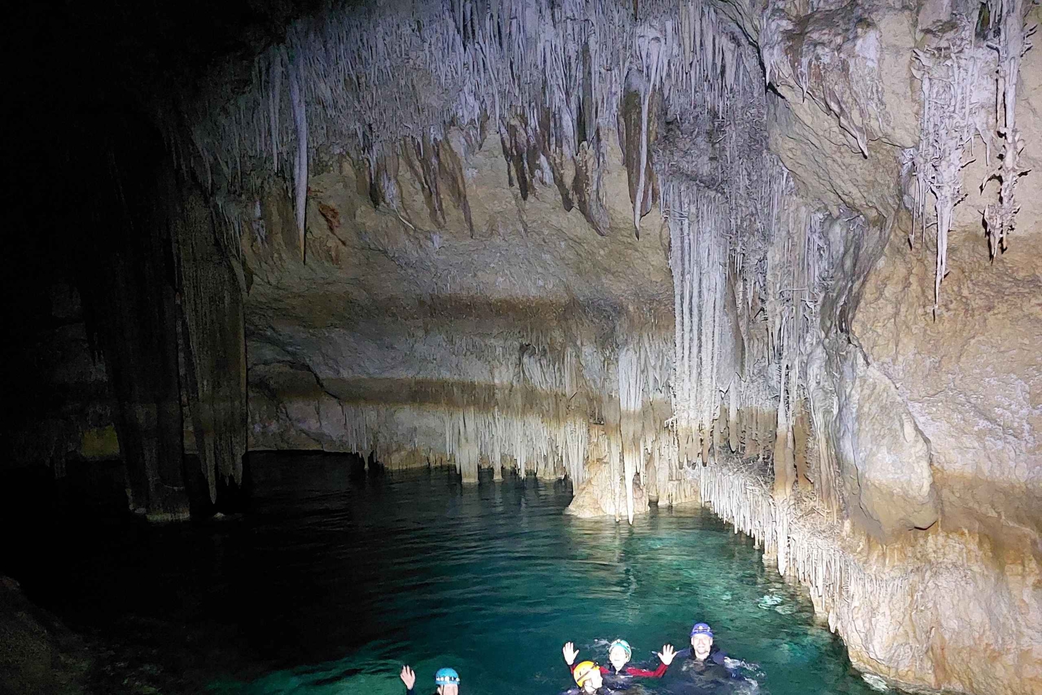 Cala Romàntica : aventure dans la grotte marine de Cave Es Coloms