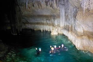 Cala Romàntica: Wodna przygoda w jaskini Es Coloms