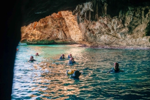 Cala Varques: Caves: Opastettu meriluolat Kajakki- ja snorklausretki