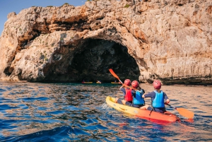 Cala Varques: Caves: Opastettu meriluolat Kajakki- ja snorklausretki