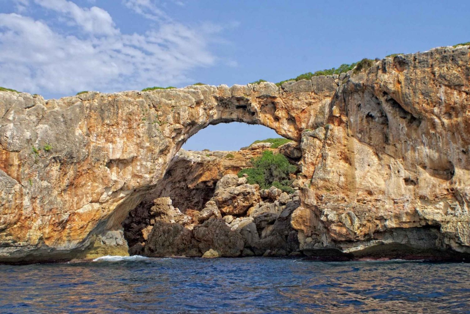 Cala Varques i morskie jaskinie piratów: Wycieczka z przewodnikiem kajakiem morskim