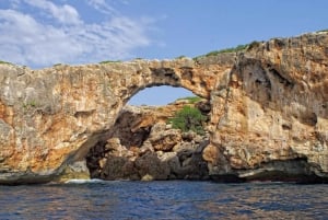 Cala Varques & Pirates sea caves: Guided Sea Kayak Tour