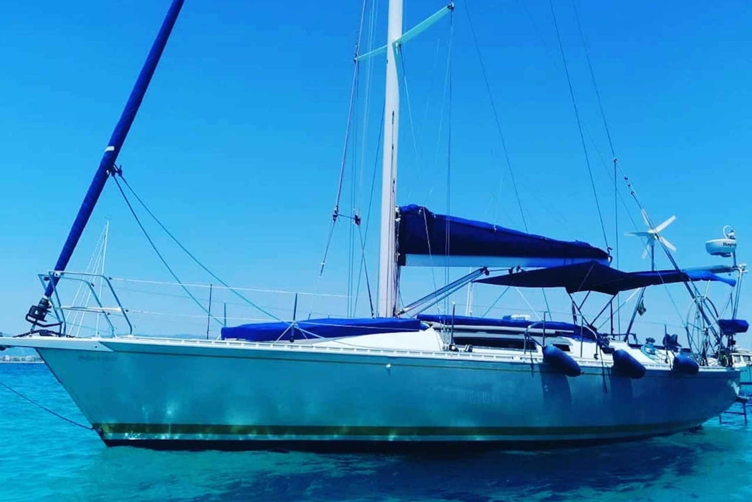 カン パスティーリャ: シュノーケリング、タパス、ドリンク付きのヨット ツアー