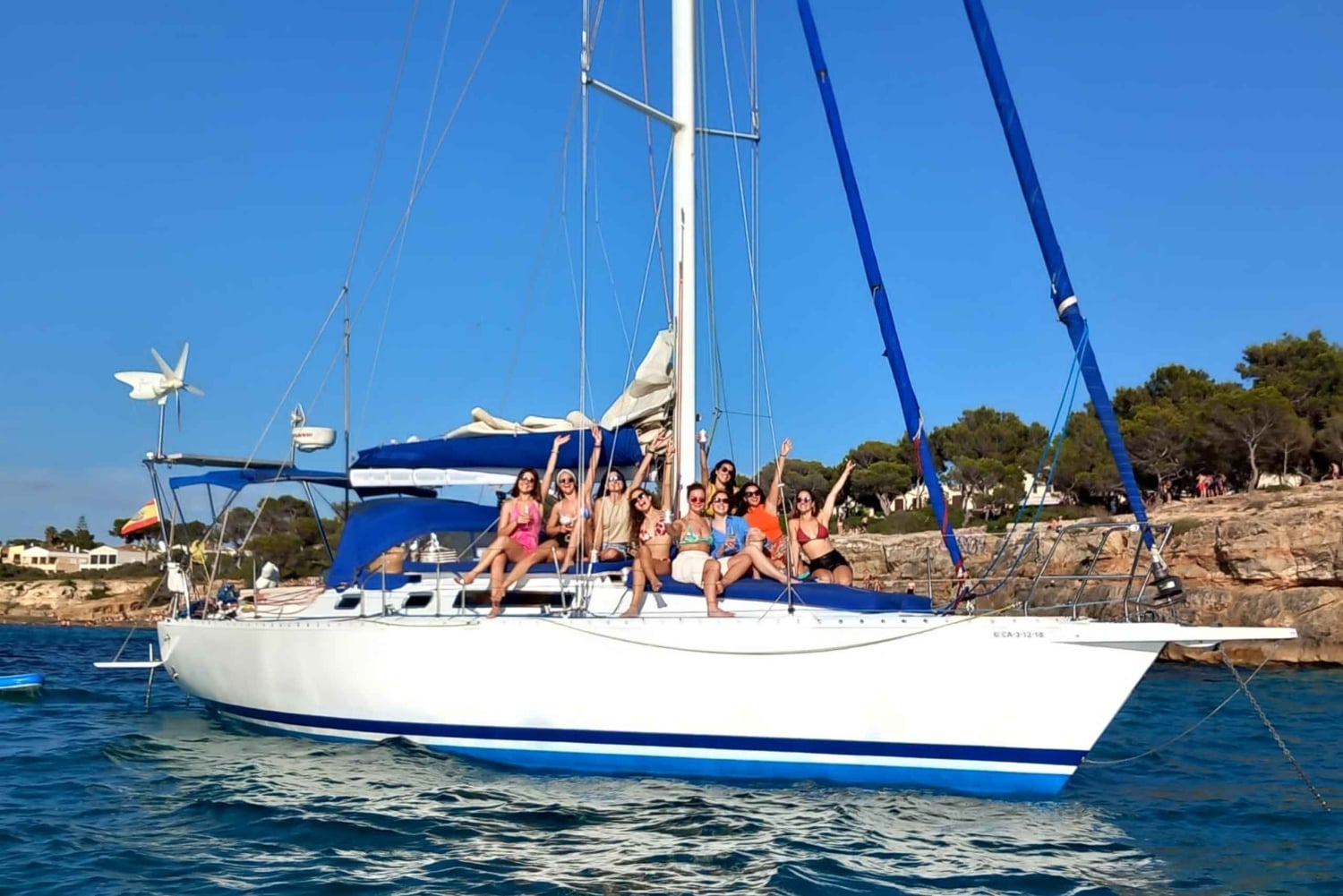 カン パスティーリャ: シュノーケリング、タパス、ドリンク付きのヨット ツアー