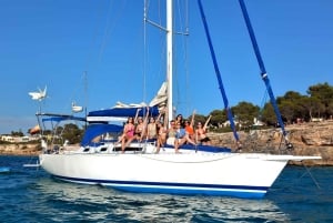 カン パスティーリャ: シュノーケリング、タパス、ドリンク付きのヨット ツアー