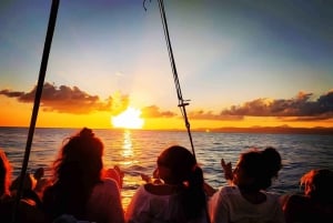 カン パスティーリャ: シュノーケリング、タパス、ドリンク付きのヨット ツアー