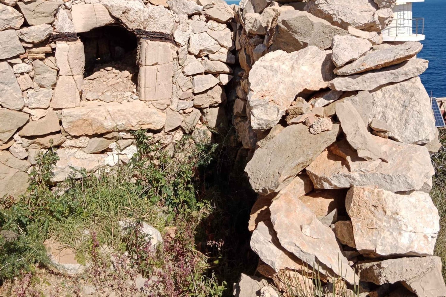 Descubre la Isla Dragonera en kayak y a pie