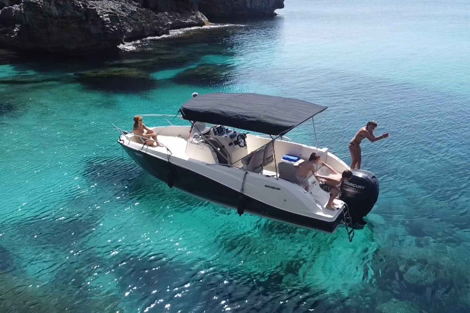 スキッパー付きボートでのエクスカーション