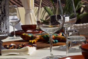 パルマの屋上で楽しむパエリアとワインの夕食会