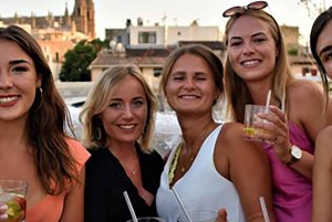 パルマの屋上で楽しむパエリアとワインの夕食会