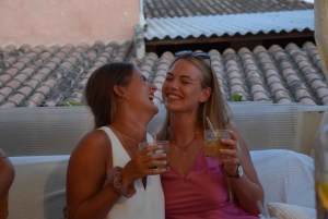 パルマの屋上で楽しむパエリアとワインの夕食会