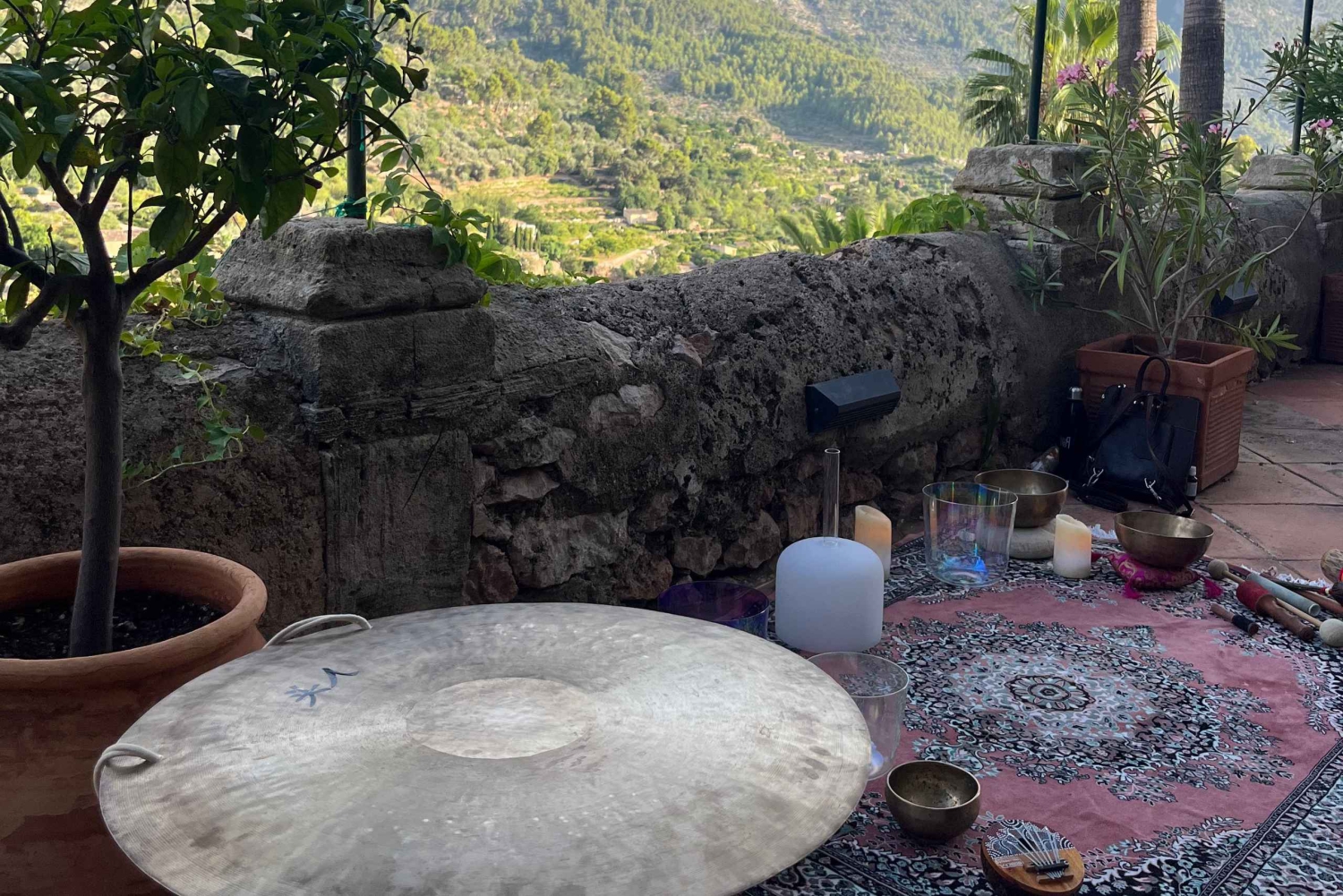 Flow & Frequency i Fornalutx: Yoga / Pilates eller lydbad