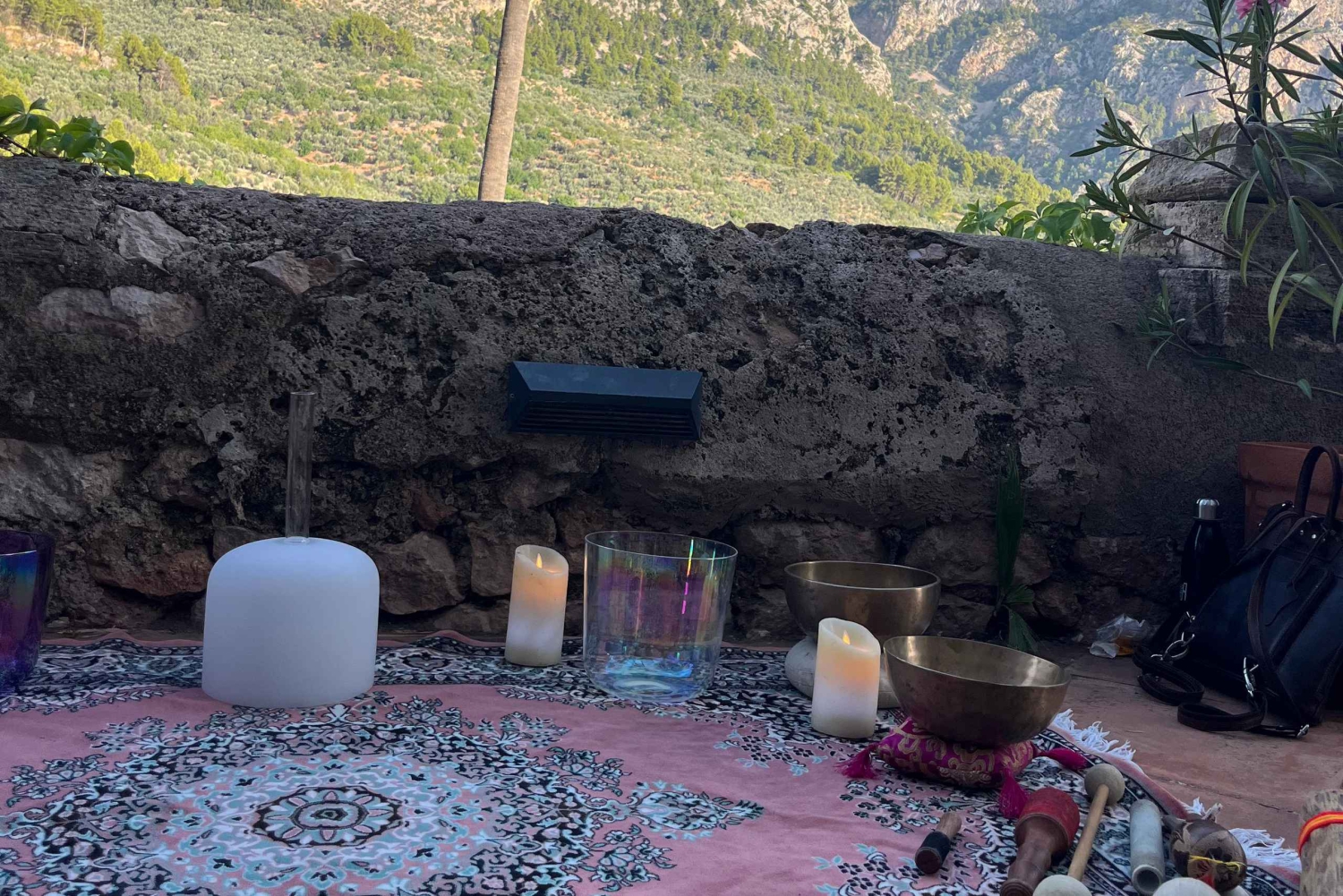 Flow & Frequency i Fornalutx: Yoga / Pilates eller lydbad