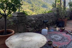 Flow & Frequency i Fornalutx: Yoga / Pilates eller lydbad