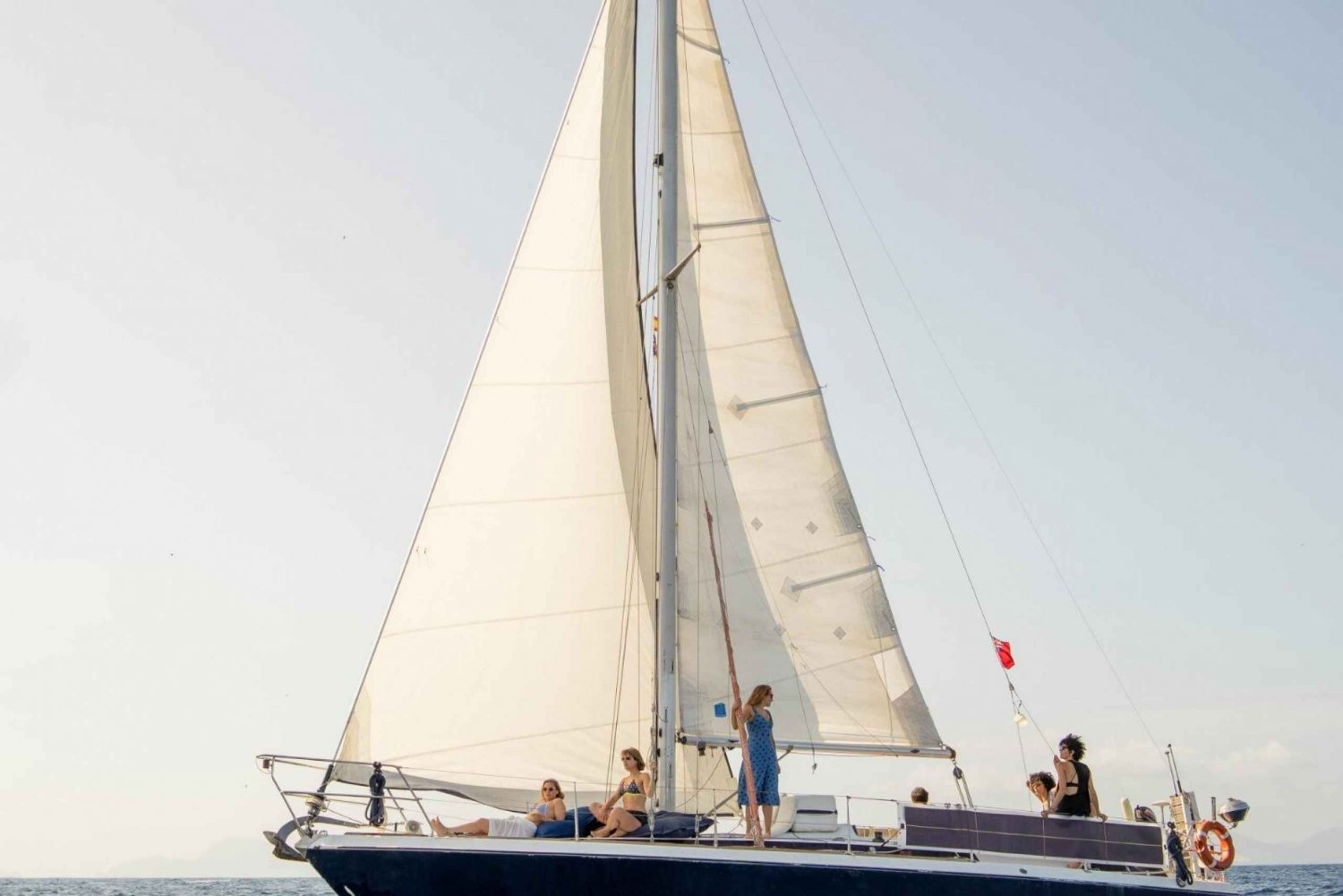 Formentera: Charter af sejlbåd ved solnedgang