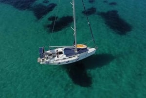 Mallorca: Passeio de barco em Cala Vella com natação, comida e bebidas