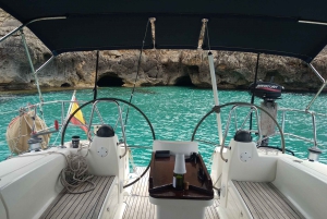 From Palma: Cala Vella Cueva Verde Boat Tour, Pizza & Drinks
