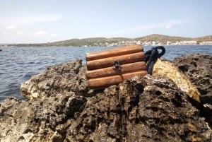 Fornells Bay: Kayak Tour with treasure hunt from Ses Salines