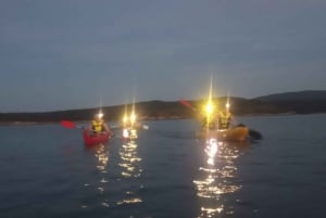 De baai van Fornells: Kajaktocht bij zonsondergang vanuit Ses Salines, Menorca.