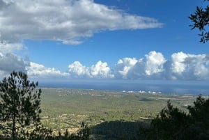 Hiking tour with a dream view of the former monastery of Sant Salvador, 3-4 hours.