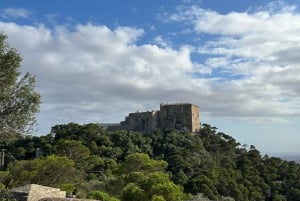 Hiking tour with a dream view of the former monastery of Sant Salvador, 3-4 hours.