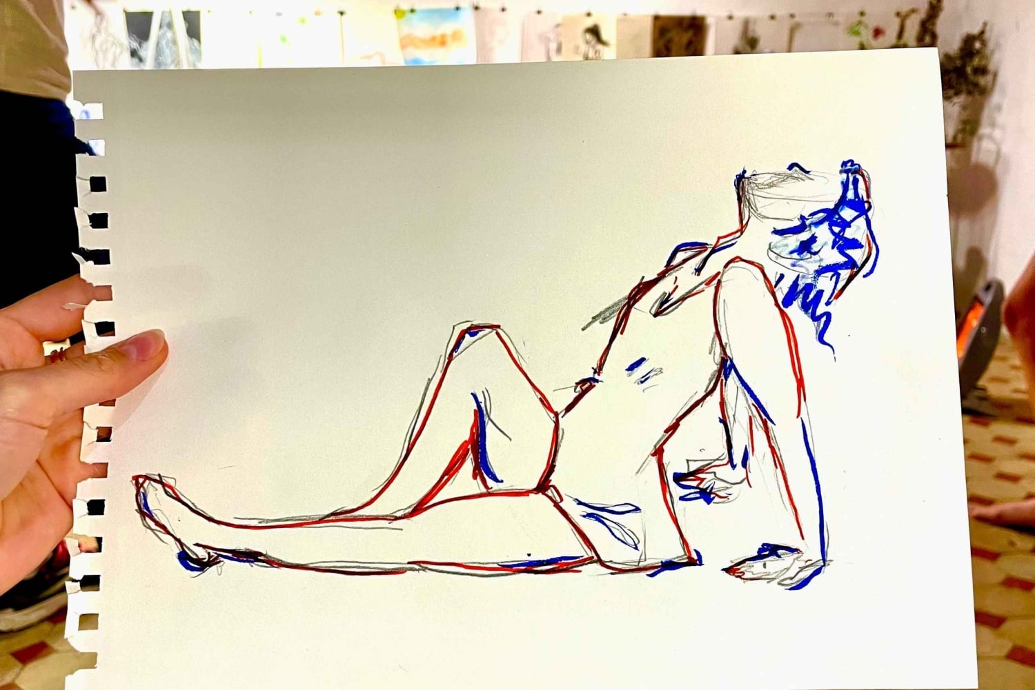 Tegning af mennesker i hjertet af Palmas gamle bydel