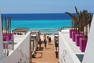 Ibiza: Färjetur till/från Formentera med eldriven färja