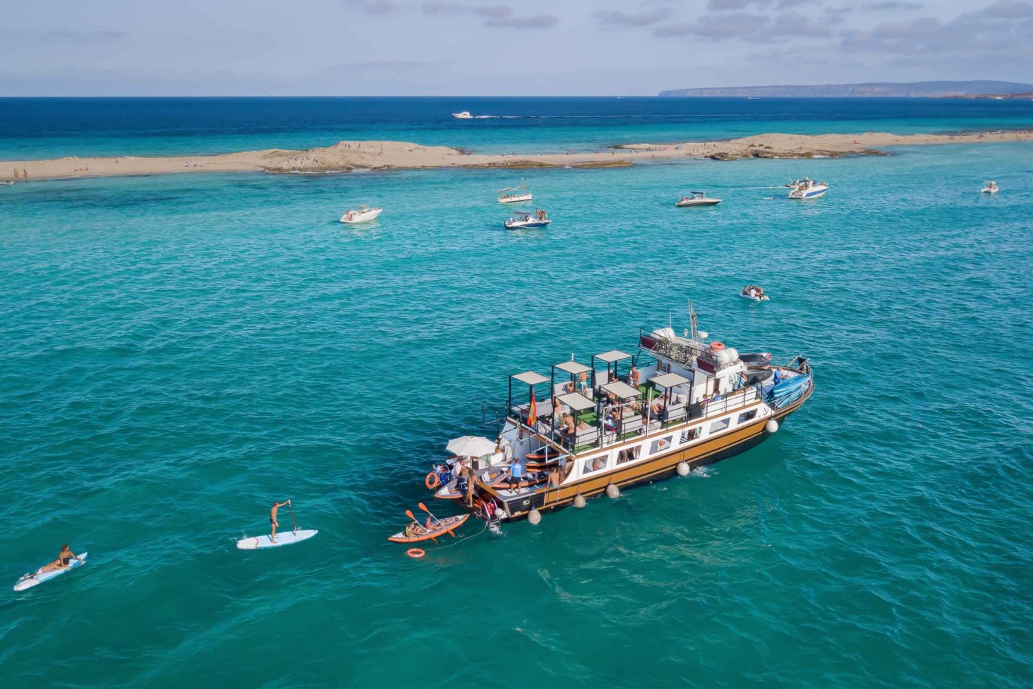 Ibiza: Ganztägige Bootstour nach Formentera mit Essen und offener Bar