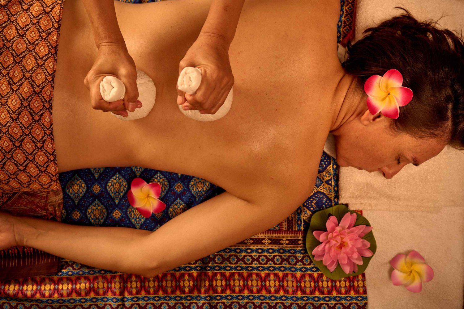 Luk Pra Kob Thai Massage