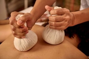 Massaggio thailandese Luk Pra Kob