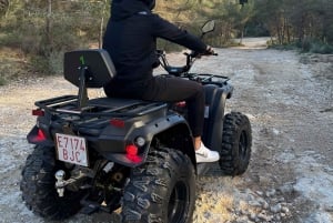 Magaluf: Tour en quad por la montaña, visitando cuevas, calas y acantilados