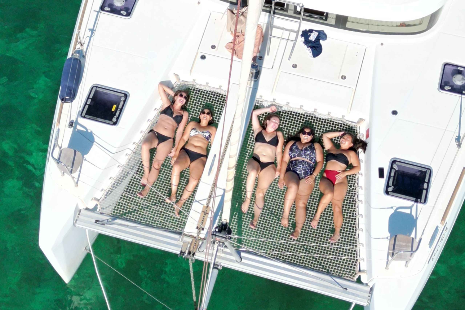 Majorque : dîner à bord d'un catamaran privé avec plongée en apnée et paddle surfing