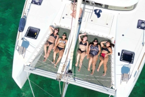 Majorque : dîner à bord d'un catamaran privé avec plongée en apnée et paddle surfing