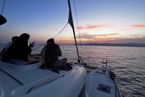 Majorque : dîner à bord d'un catamaran privé avec plongée en apnée et paddle surfing