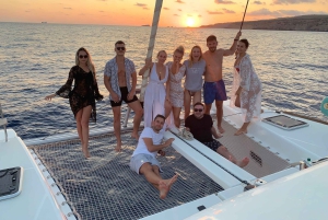 Majorque : dîner à bord d'un catamaran privé avec plongée en apnée et paddle surfing