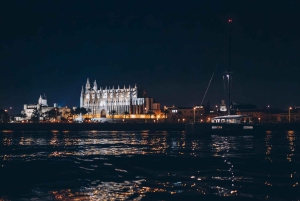 Majorque : dîner à bord d'un catamaran privé avec plongée en apnée et paddle surfing